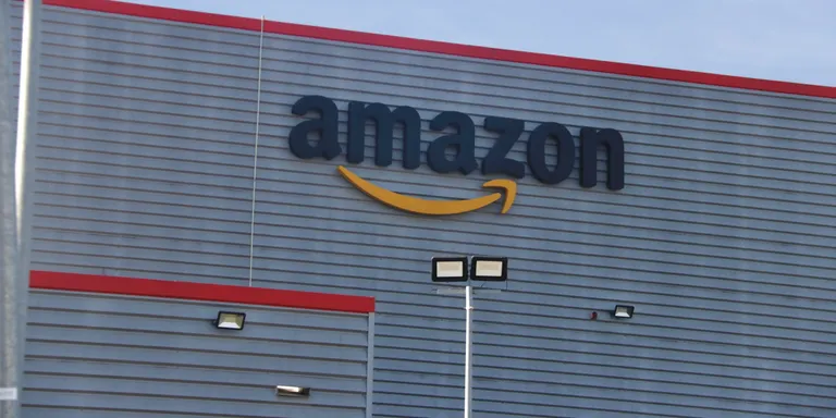 Amazon vol acomiadar 978 treballadors de les oficines corporatives de Barcelona