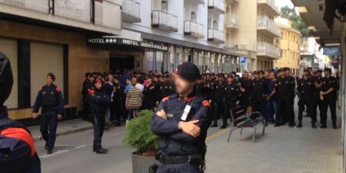 Avui es farà una Marxa Groga entre Pineda i Calella com a rebuig a la presència de la policia espanyola