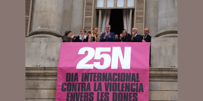 Collboni denuncia la institucionalització del "discurs d'odi de la ultradreta" que "empara" les conductes masclistes
