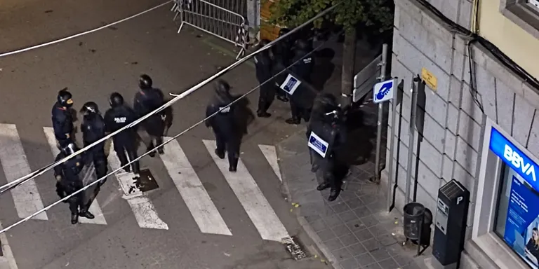 La Seu d'Urgell viu una nova nit d'aldarulls i enfrontaments amb els Mossos d'Esquadra