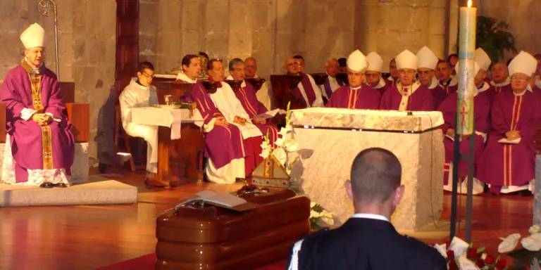 Emotiu i multitudinari comiat a Joan Martí i Alanis