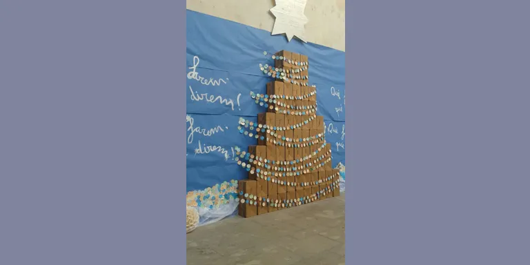 Torna l'Arbre dels Desitjos a la Biblioteca Sant Agustí