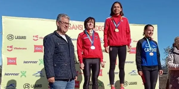 L’atleta Marta Camps es penja l’or en la categoria F50 del Campionat de Catalunya de 5 km