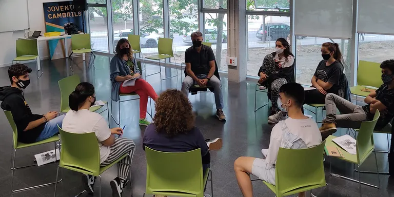 Els Agents de Salut de les tres edicions es troben a l’Ateneu Juvenil per compartir experiències