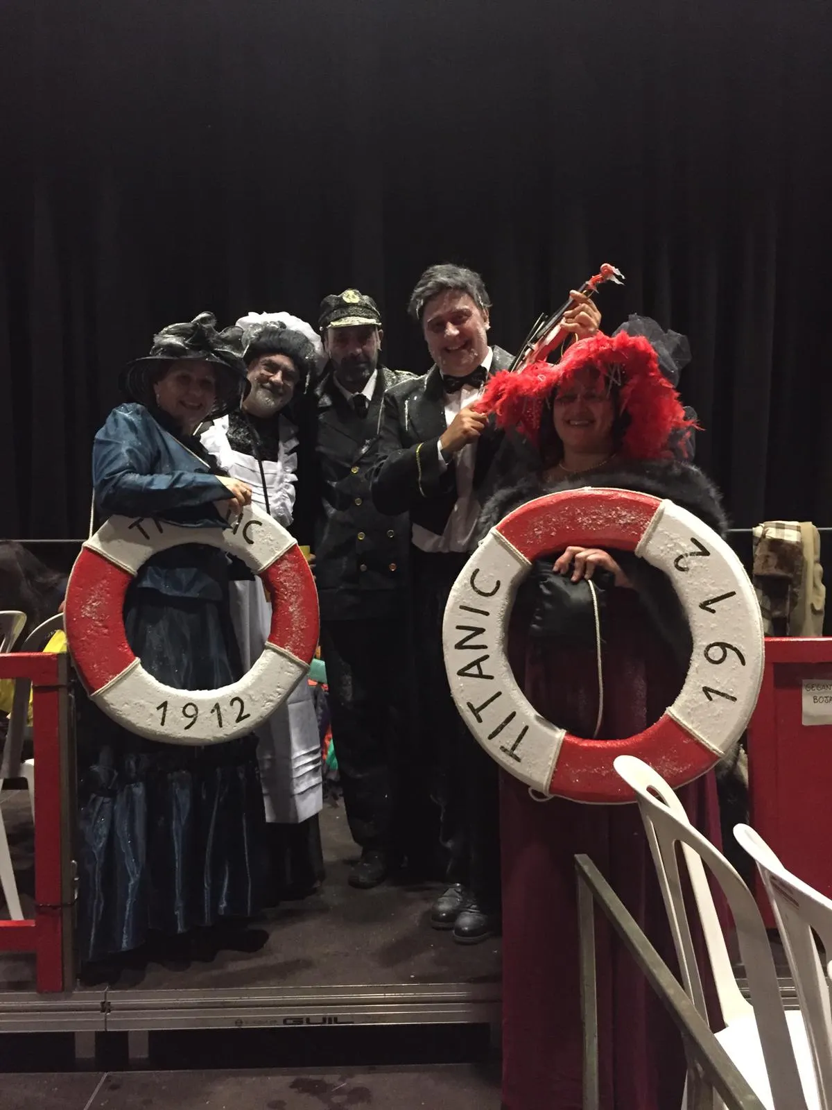 Un miler de persones assisteixen al ball de disfresses expectants amb el retorn de l'Orquestra Solsona 70