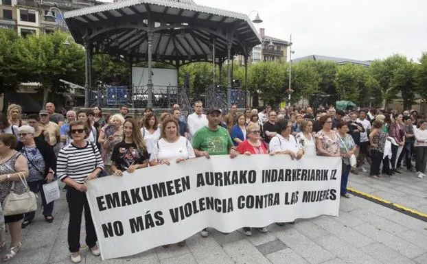 LOS CIUDADANOS EXPRESAN SU REPULSA POR LA AGRESIÓN SEXUAL SUFRIDA POR UNA MUJER EN IRUN