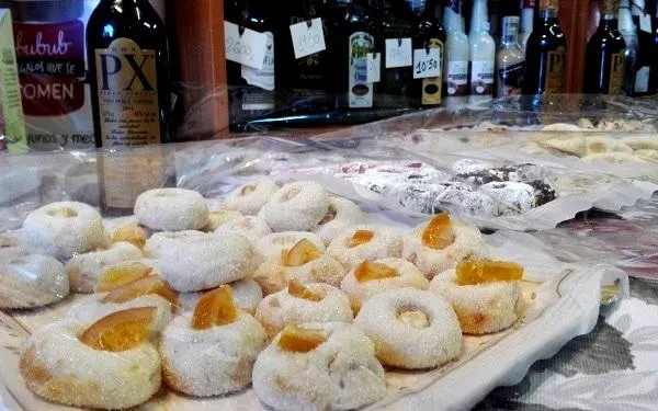 Els panellets de dàtil, de crema, de xocolata, i els garapinyats, algunes de les novetats d’aquesta Castanyada