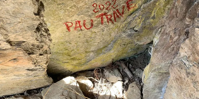 Denuncien un acte vandàlic al dolmen de la Cabana del Moro de Bescaran