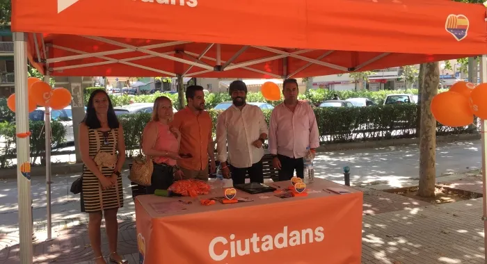 Revilla, el segons a mÃ  dreta, encapÃ§alarÃ  la llista de Ciutadans a Arenys