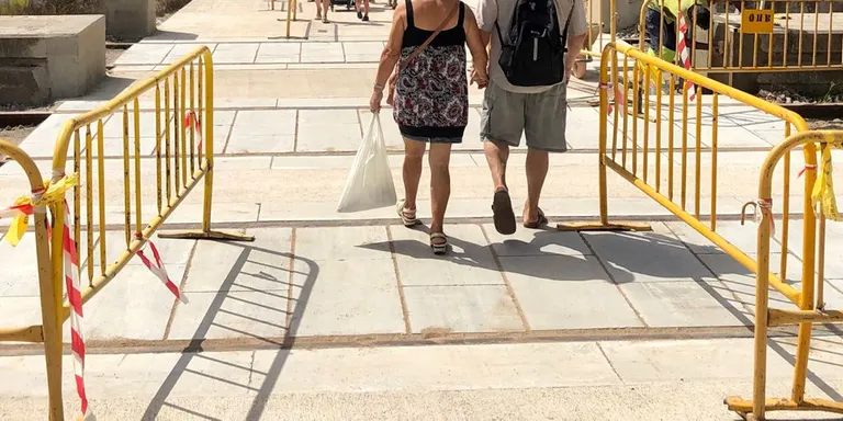 L’Ajuntament de Cambrils habilita un pas de vianants per creuar la via al costat de l’antiga estació