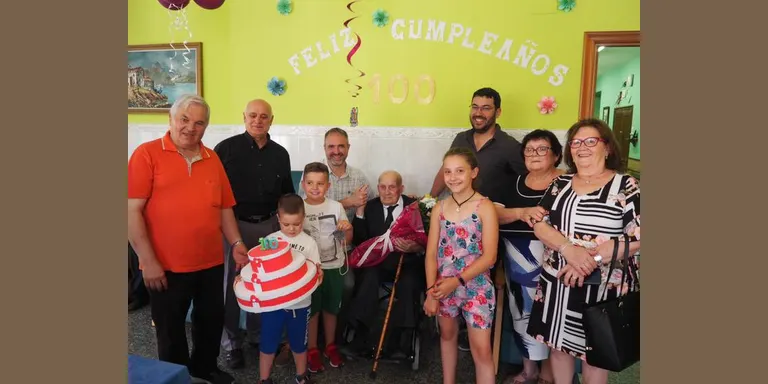 Felicitació institucional al padrí Antonio Martínez López pel seu 100è aniversari