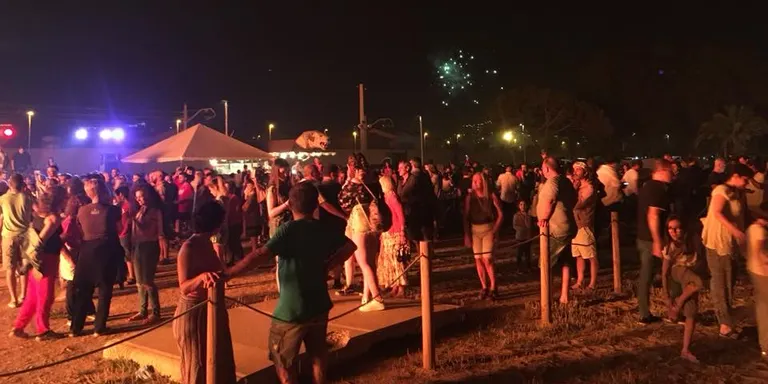 Nit de revetlla a Pineda amb actes festius i reivindicatius
