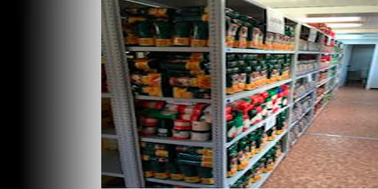 Uns 450 quilos d'aliments omplen el DISAM per fer front a una nova entrega durant el confinament