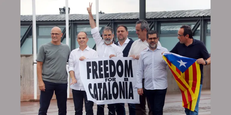 El Suprem no admet els recursos contra els indults a Jordi Sànchez i Jordi Cuixart per falta de legitimació de Vox i Cs