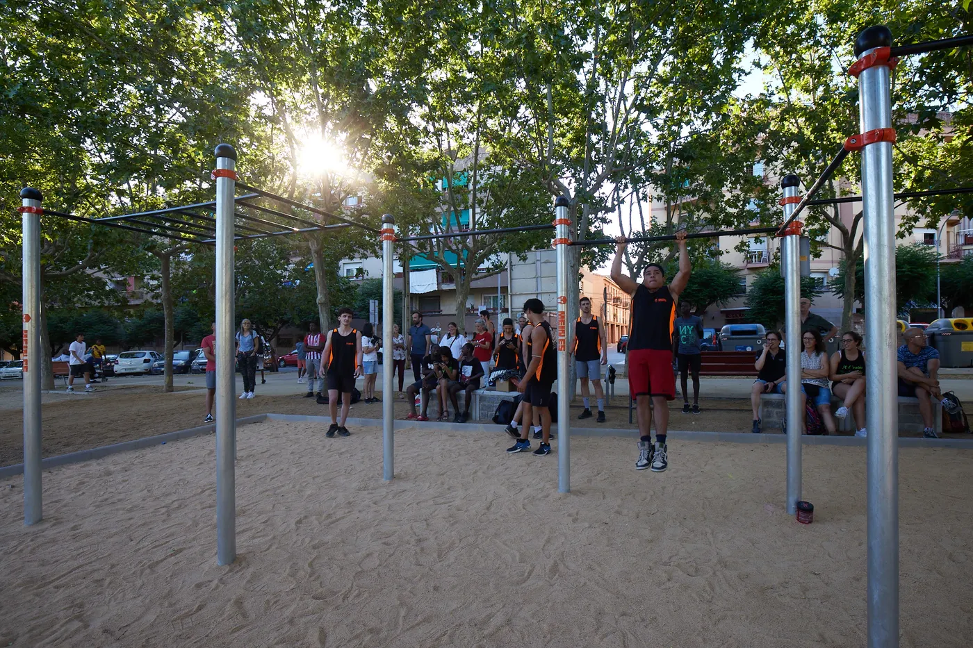 El parc del Bugarai estrena una zona per exercitar la musculació practicant la cal·listènia