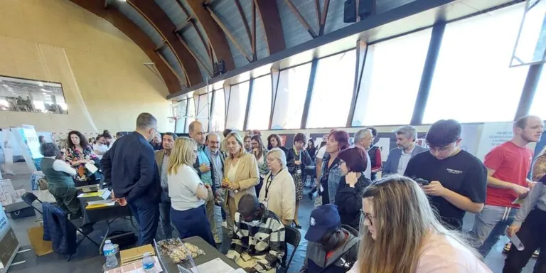 Valls acull la primera Fira de l’Ocupació