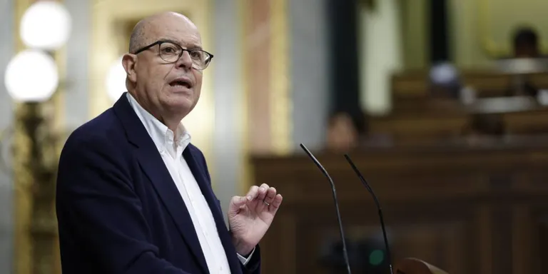 PSOE i Junts acusen Podem de fer el joc a l’extrema dreta tancant la porta a la delegació de competències