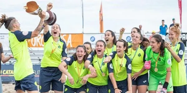 La futbolista Xènia Casadó es proclama campiona de Catalunya amb el Roses Platja