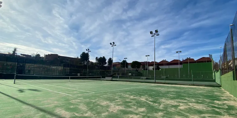 Solsona ja té una pista de tennis amb moqueta
