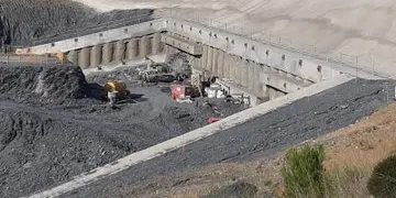 Un grup de 34 persones estan fent mascaretes a Arenys de Munt i un jove de 13 anys ha fet viseres amb impressora 3D