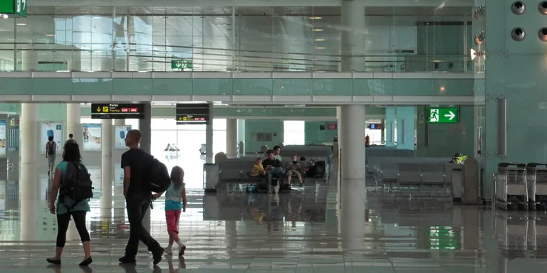 Com actuar davant de retards o cancel·lacions en els vols de les vacances d’estiu