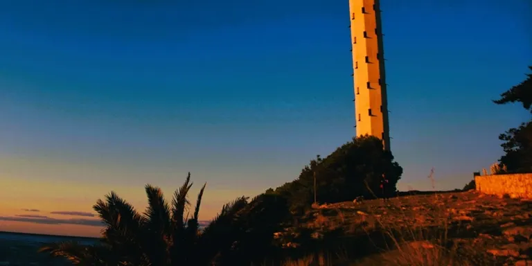 Visites guiades per veure sortir el sol des del far de Torredembarra