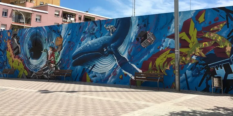 El Vint-i-cinc de Setembre ja llueix el mural de 'Graffitis als barris'
