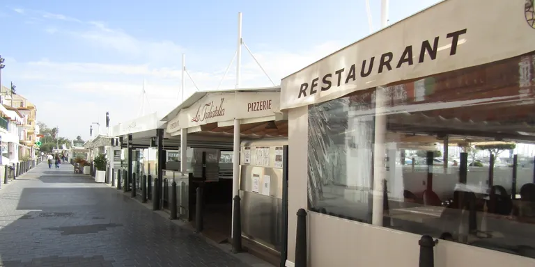 Sense toc de queda a Cambrils, però la restauració segueix tancant a les 00:30h