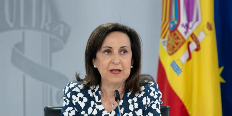 Robles nomena Esperanza Casteleiro com a successora de Paz Esteban i diu que implica una "continuació normal"