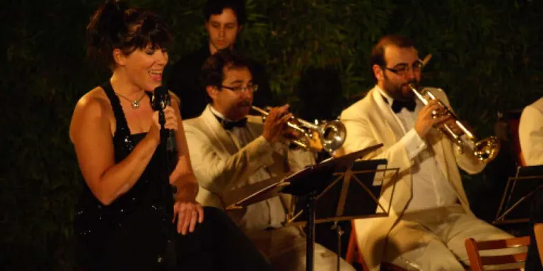 Concert de gran format amb la Cobla Mediterrània i Mercè Martínez