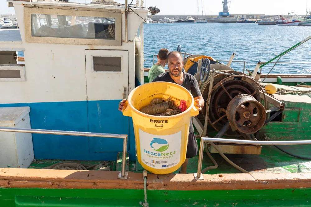 40 barques de la Confraria de Blanes participen al projecte Pesca Neta