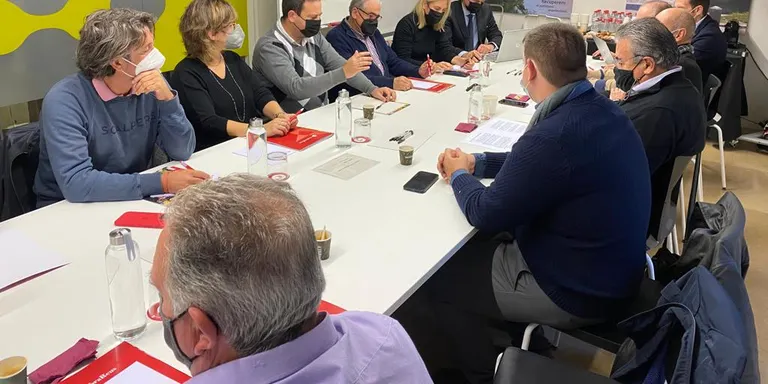 L’Ajuntament i la Cambra de Comerç es reuneixen per parlar sobre qüestions econòmiques del municipi