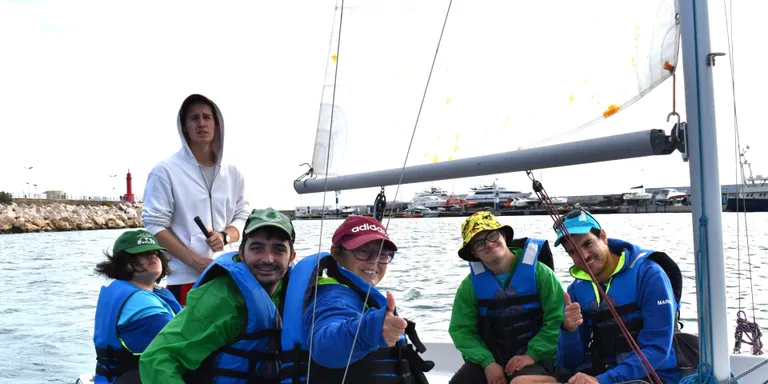 La vela accessible continua aquesta temporada al Club Nàutic Cambrils