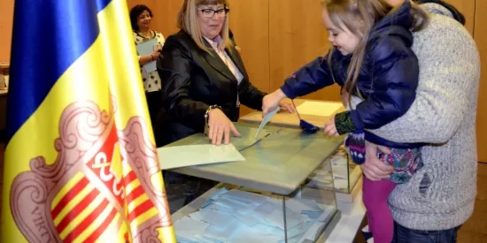 Andorra tanca els col·legis electorals amb un 65% de participació, la més baixa de la història