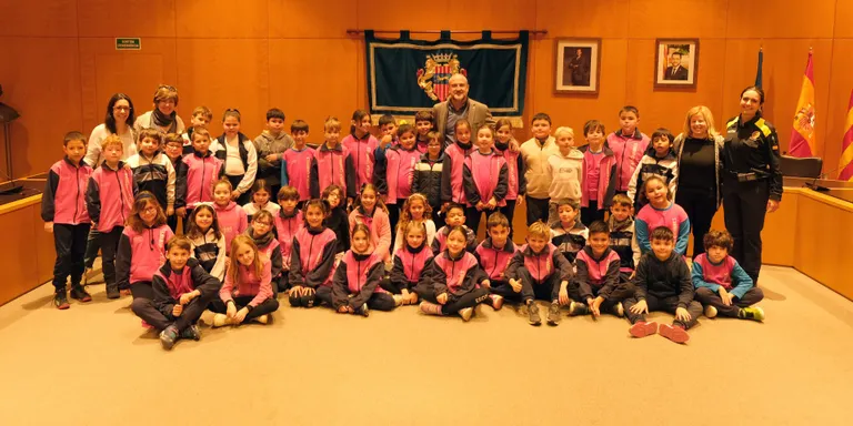 Els escolars de 3r de primària de l’Escola Cambrils visiten l’Ajuntament per conèixer el seu funcionament