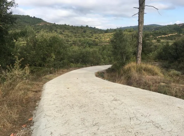 El Consell Comarcal millora el ferm de dos camins a Lladurs i Clariana