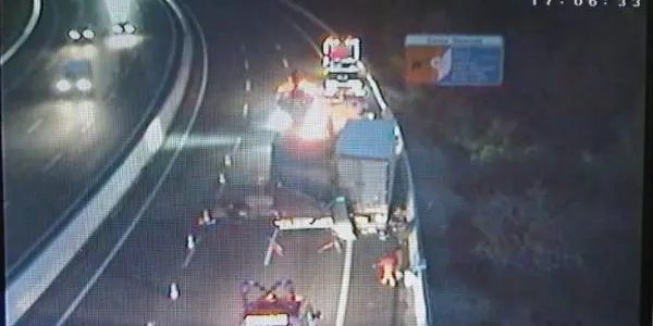 Un accident a l'AP-7 a l'alçada de Roda de Berà provoca retencions de 8 km en hora punta