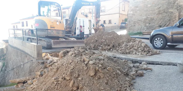 Comencen les obres per arranjar el paviment i els serveis soterrats de Montclar