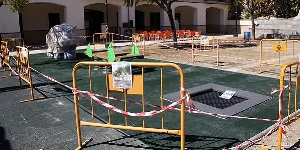 La zona d’oci infantil de la plaça Martí Royo d’Altafulla s’amplia amb tres nous elements