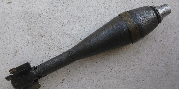 Trobada una granada de morter de 50mm de la guerra civil a la carretera BV1243 a Sant Sebastia de Montmajor