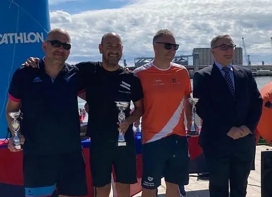 El nedador Joan Carles Adell s’imposa a la travessia del Port de Tarragona