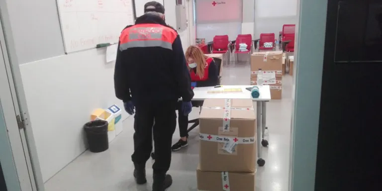 Protecció civil de Caldes reparteix 4.300 mascaretes a les residències del poble