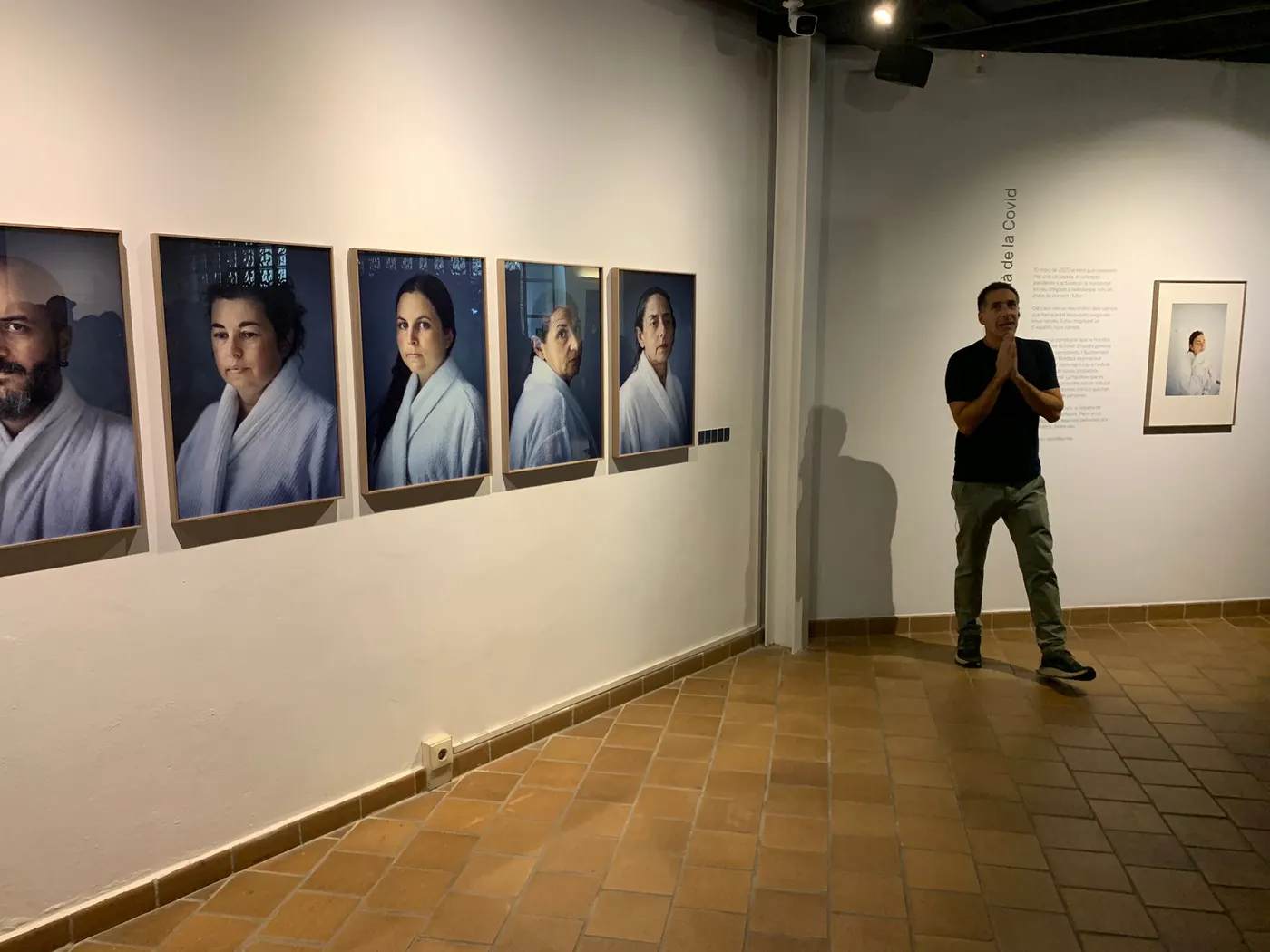 Thermalia acull fins al gener l’exposició que mostra la realitat de la Covid persistent i els beneficis de la balneoteràpia per pal·liar-ne els símptomes