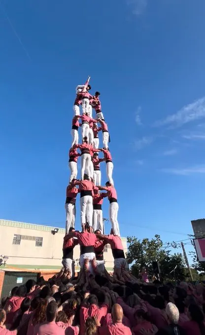 La Colla Vella roda els castells de 8 als Habitatges