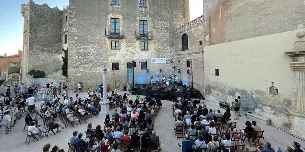 Èxit de la jornada prèvia de l'Altacústic, amb la plaça de l'Església plena