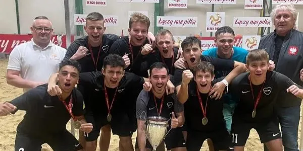 El futbolista José Arias es proclama campió de la Copa Polonesa amb el Boca Gdańsk