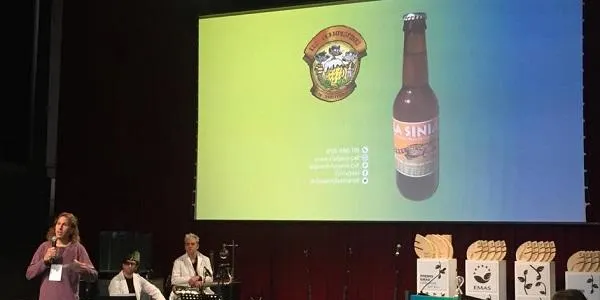 L’Associació mediambiental de la Sínia explica el seu projecte cervesa artesanal i de custòdia a Barcelona