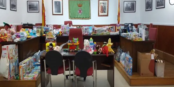 Creixell recull una vuitantena de joguines solidàries