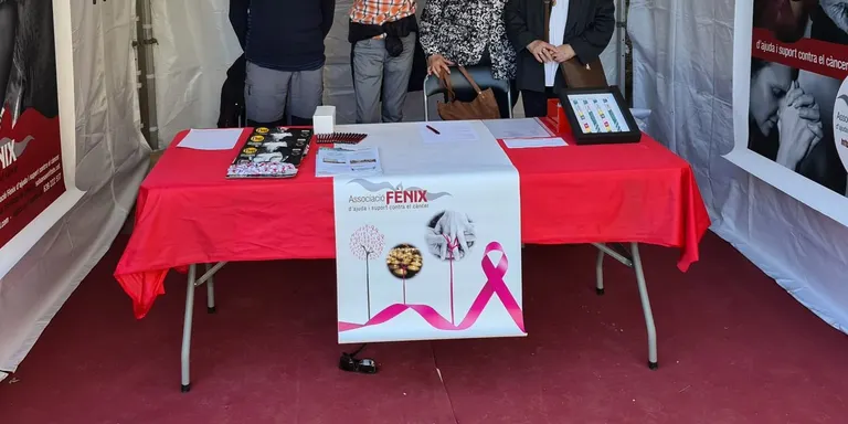 Fènix recull 1.630 euros durant la Fira de Sant Isidre