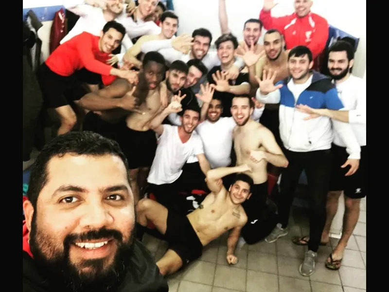 Richard Giménez, en primer terme, ens presenta avui al grup que té darrera / Foto: Facebook Franz P